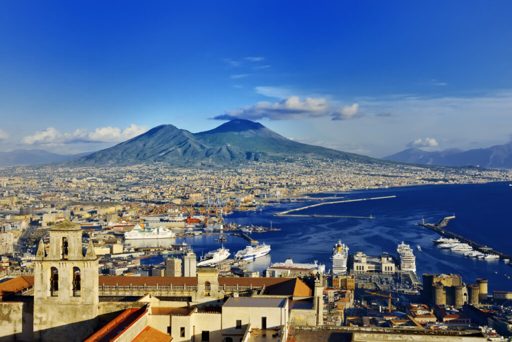 Aeroportul din Napoli se închide o lună întreagă / Se reface pista / Niciun zbor spre România / Aeroportul din Salerno preia o parte din cursele aeriene