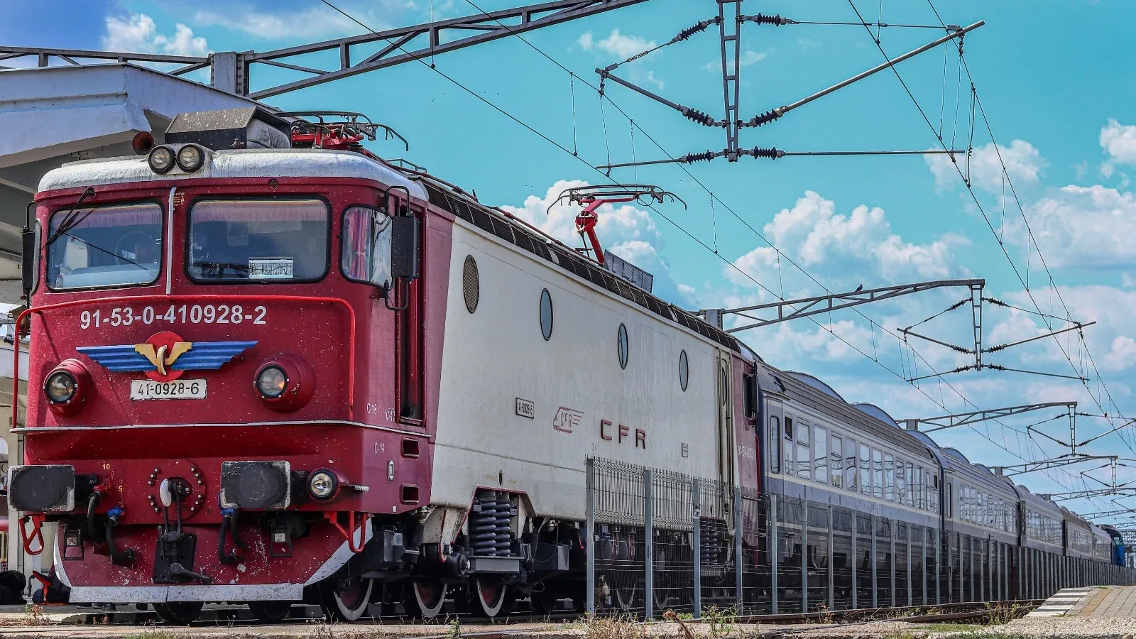 Sindicaliștii CFR îi provoacă pe guvernanți să urce în trenul București–Satu Mare: „Fără pregătiri speciale”. Acuzații privind banii pentru calea ferată și critici dure cu privire la rectificarea bugetară