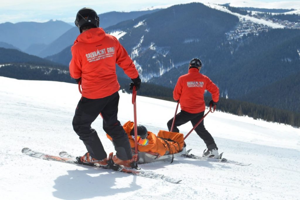 Salvamont Prahova: Toate traseele montane de altitudine închise din cauza vremii / La Vârful Omu, stratul de zăpadă va depăşi 50 cm